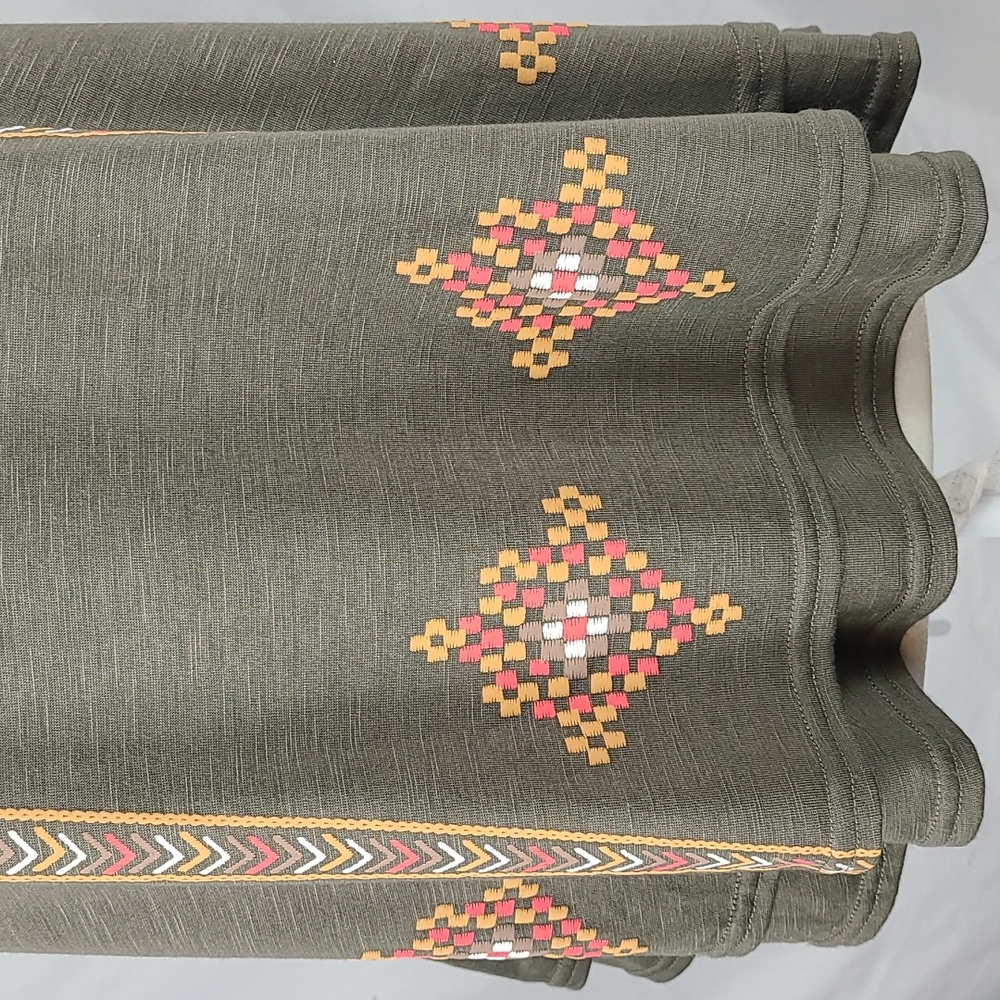 Taylor & Sage Embroidery Paint Blouse - Picture 3 of 14